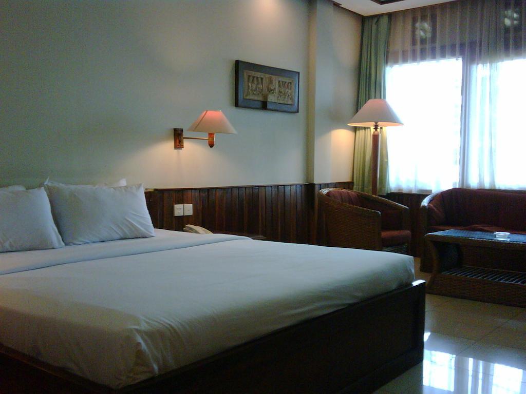 Sunrise Hotel Beach Pangandaran Bilik gambar
